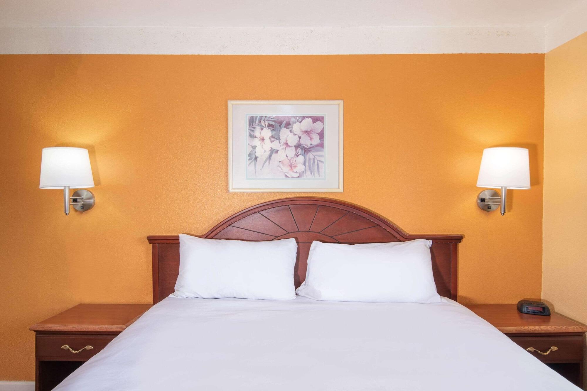 Motel Travelodge By Wyndham 2*